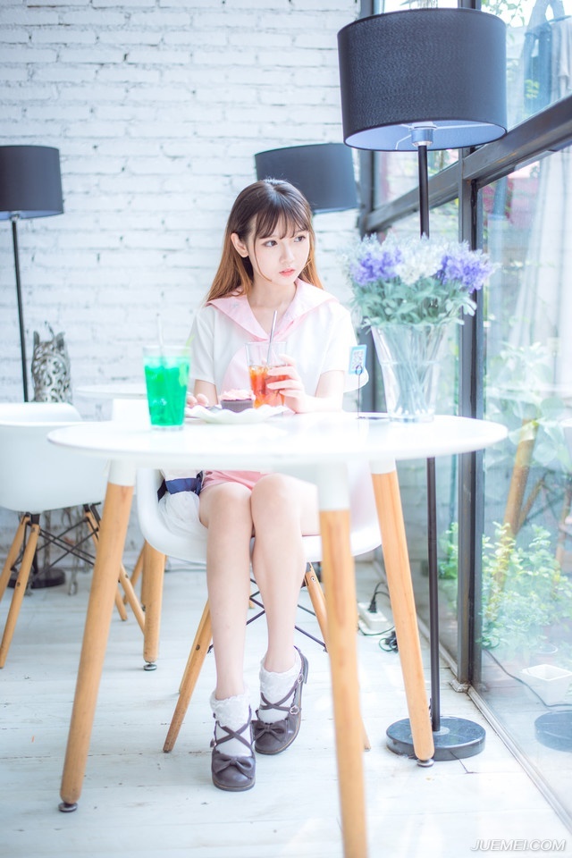 路还很长，难免心酸皱眉，但无论怎样，别松手就好。